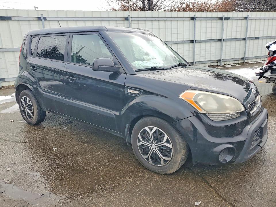Photo 4 from auction – 2013 KIA SOUL with VIN KNDJT2A53D7749230