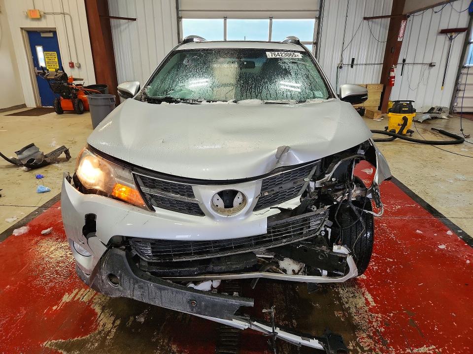 Photo 5 from auction – 2014 TOYOTA RAV4 XLE with VIN 2T3RFREV0EW198001