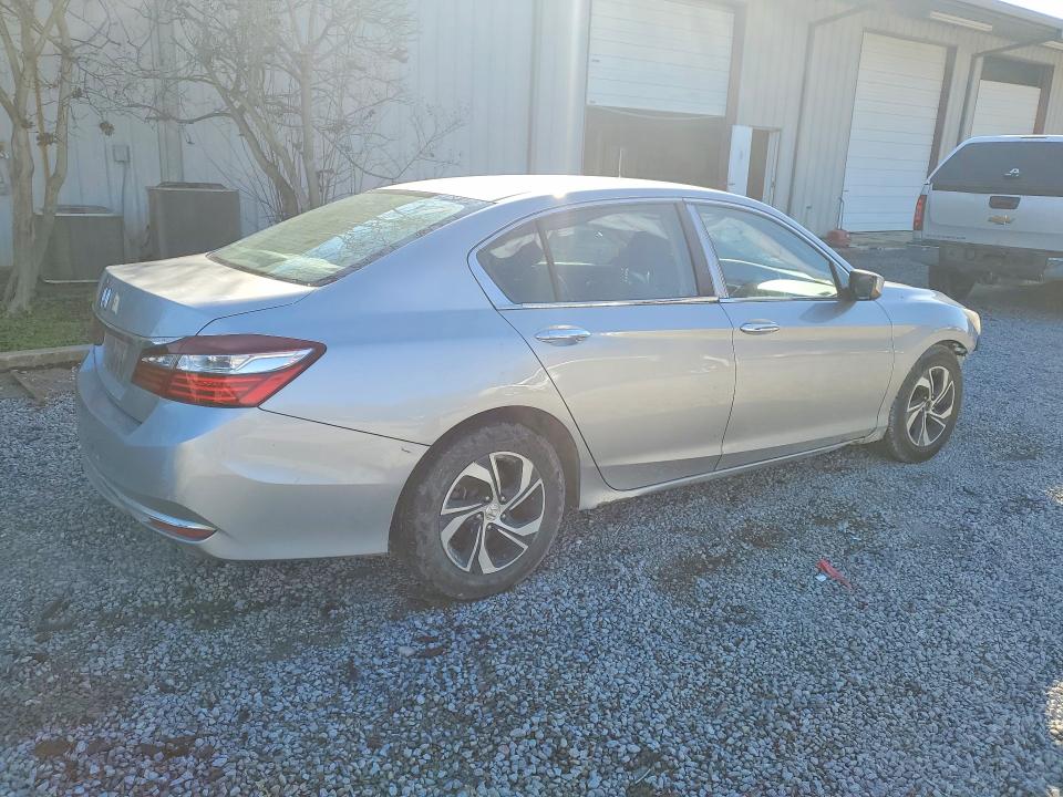Photo 3 from auction – 2016 HONDA ACCORD with VIN 1HGCR2F30GA227579