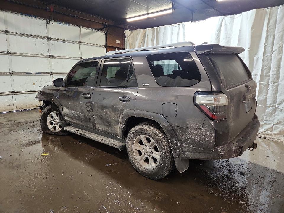 Photo 2 from auction – 2016 TOYOTA 4RUNNER SR with VIN JTEBU5JR1G5364394