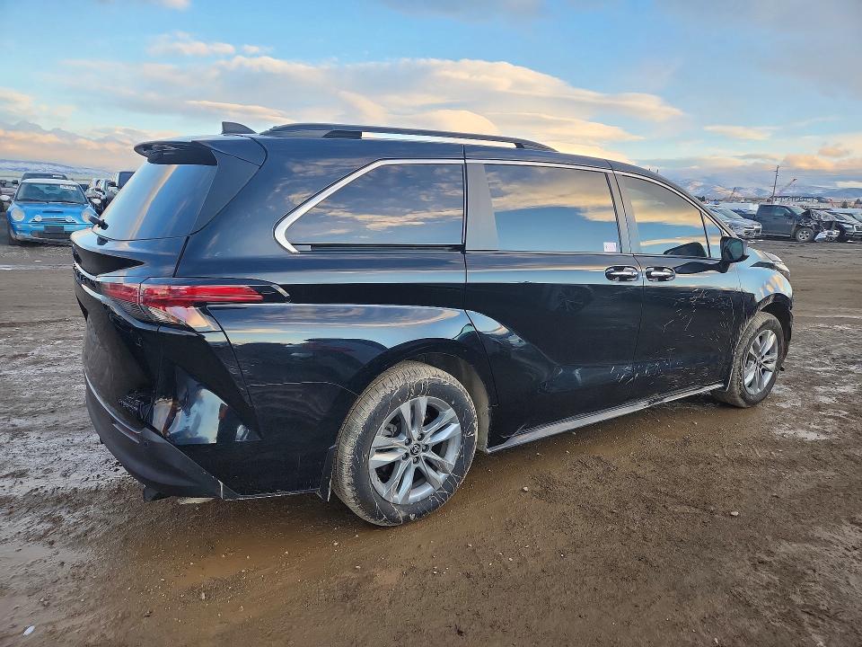Photo 3 from auction – 2022 TOYOTA SIENNA with VIN 5TDASKFC0NS042393