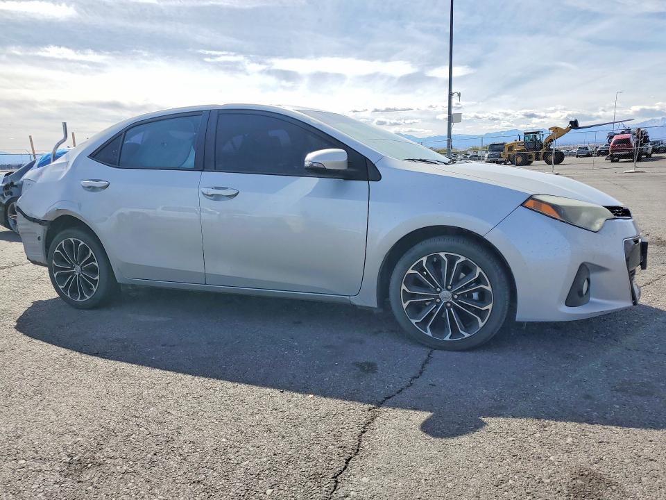 Photo 4 from auction – 2015 TOYOTA COROLLA with VIN 5YFBURHE5FP320804