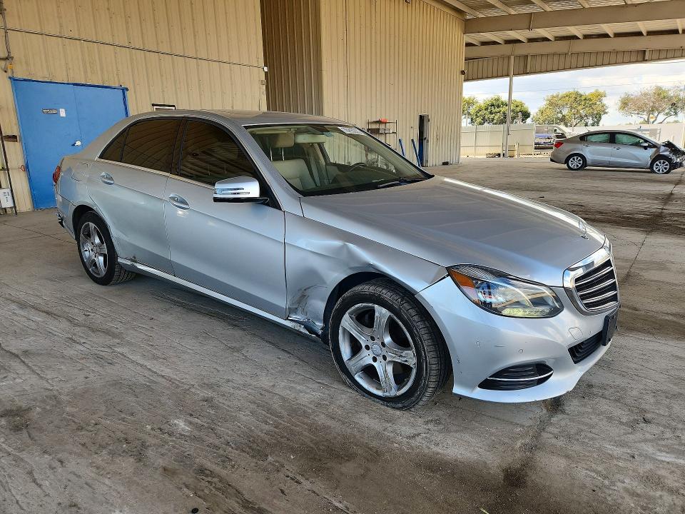 Photo 4 from auction – 2016 MERCEDES-BENZ E with VIN WDDHF5KB7GB282218