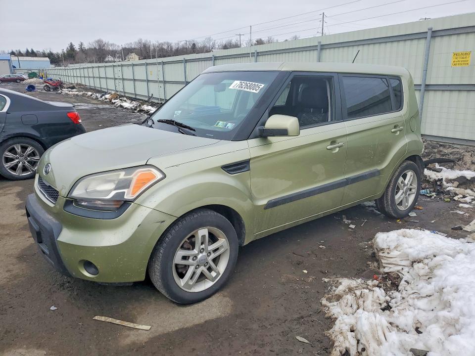 KIA SOUL 2011 with VIN KNDJT2A27B7209737 - Photo from auction
