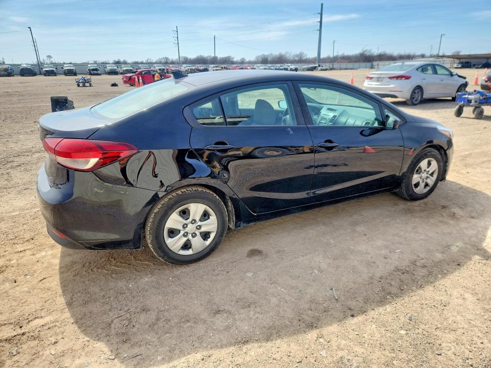 Photo 3 from auction – 2017 KIA FORTE LX with VIN 3KPFK4A7XHE096908