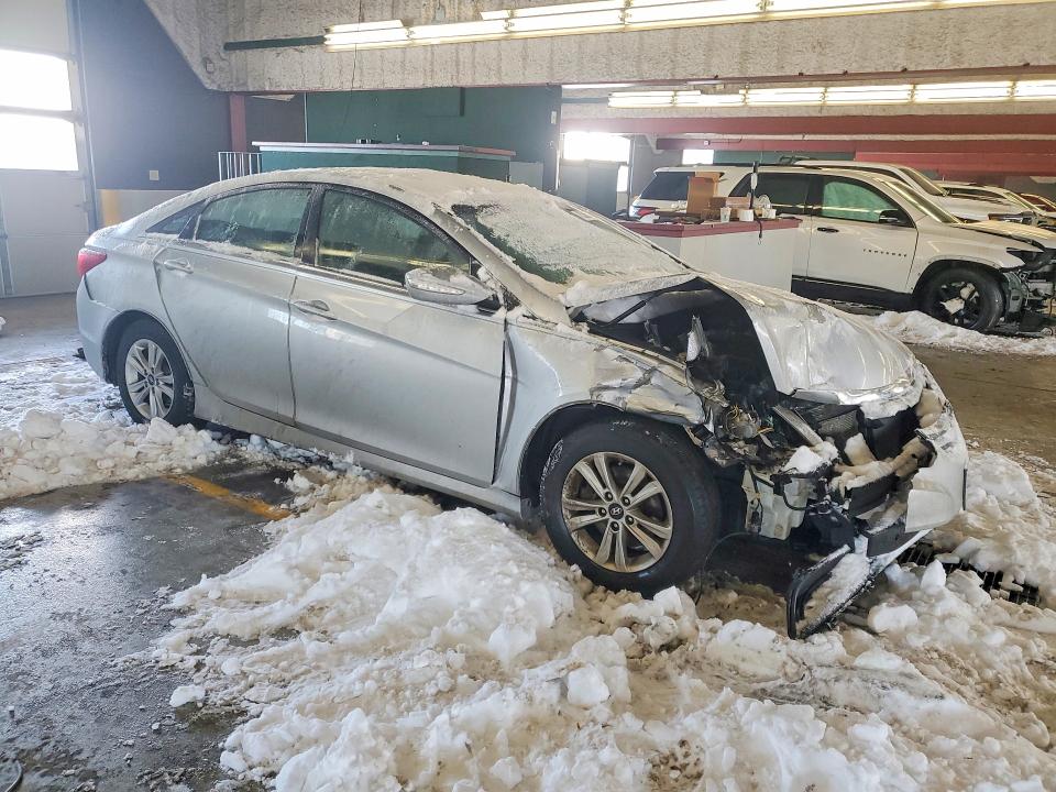 Photo 4 from auction – 2014 HYUNDAI SONATA with VIN 5NPEB4ACXEH847540