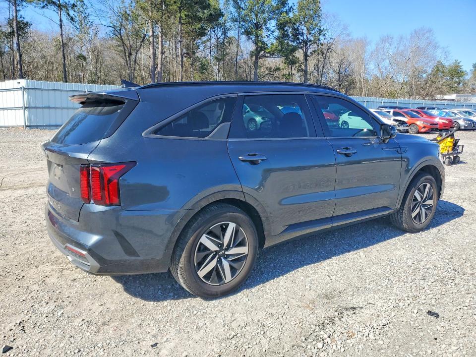 Photo 3 from auction – 2021 KIA SORENTO with VIN 5XYRL4LC1MG019720