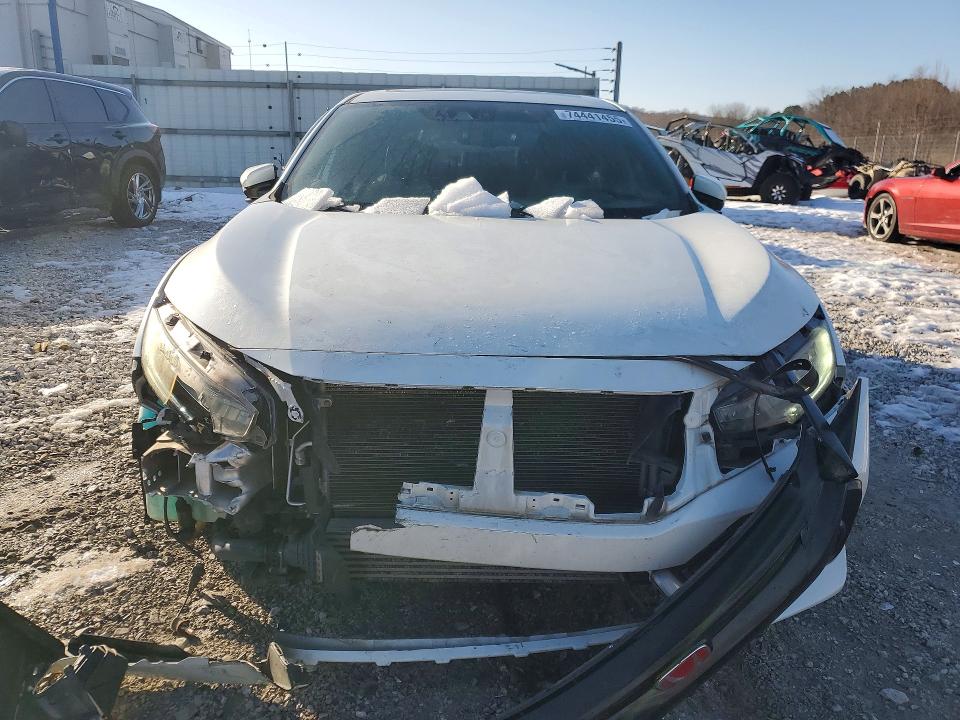 Photo 5 from auction – 2017 HONDA CIVIC with VIN SHHFK7H90HU233792