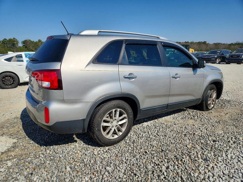 Photo 3 from auction – 2015 KIA SORENTO with VIN 5XYKT3A6XFG660702