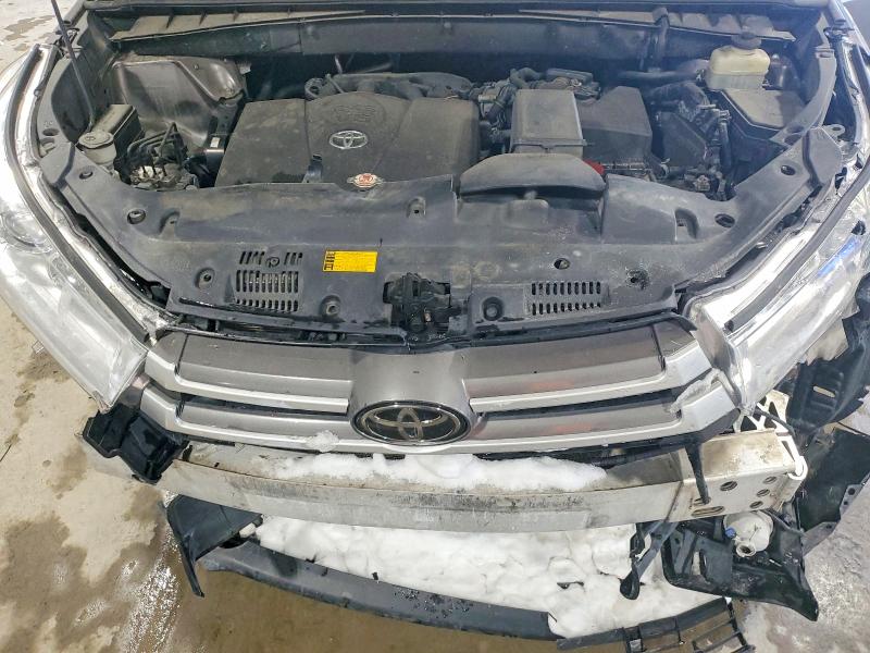 Photo 12 from auction – 2018 TOYOTA HIGHLANDER with VIN 5TDJZRFH3JS549430