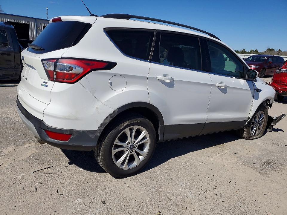 Photo 3 from auction – 2017 FORD ESCAPE with VIN 1FMCU9GD4HUB90562