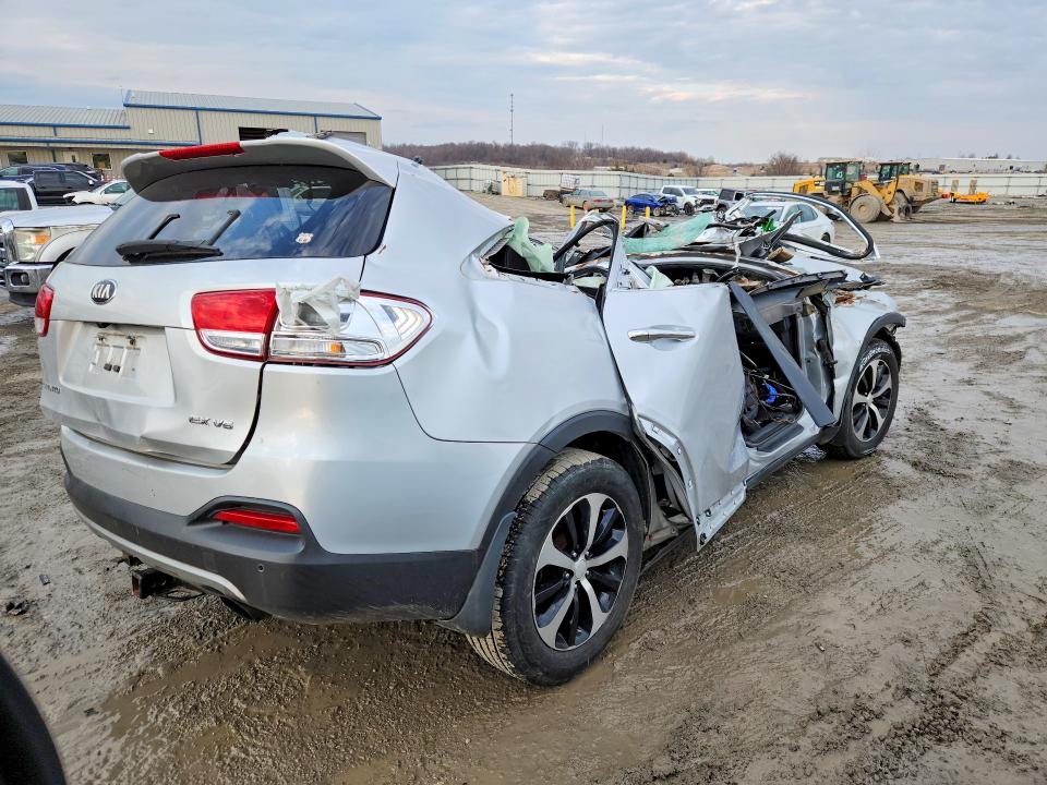 Photo 3 from auction – 2016 KIA SORENTO EX with VIN 5XYPHDA58GG098269