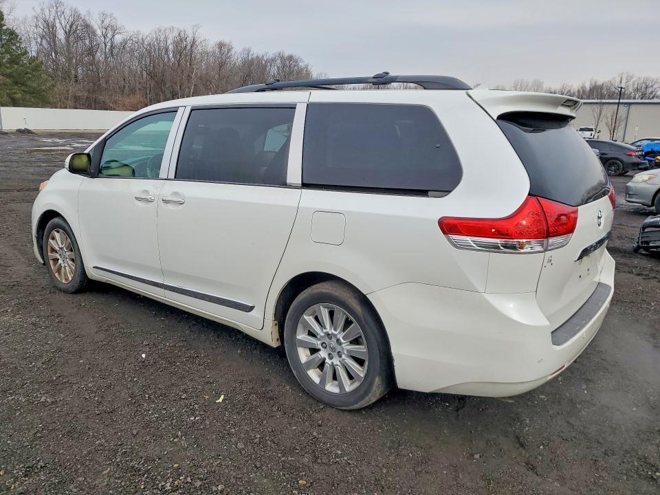 Photo 2 from auction – 2013 TOYOTA SIENNA with VIN 5TDDK3DC8DS050679