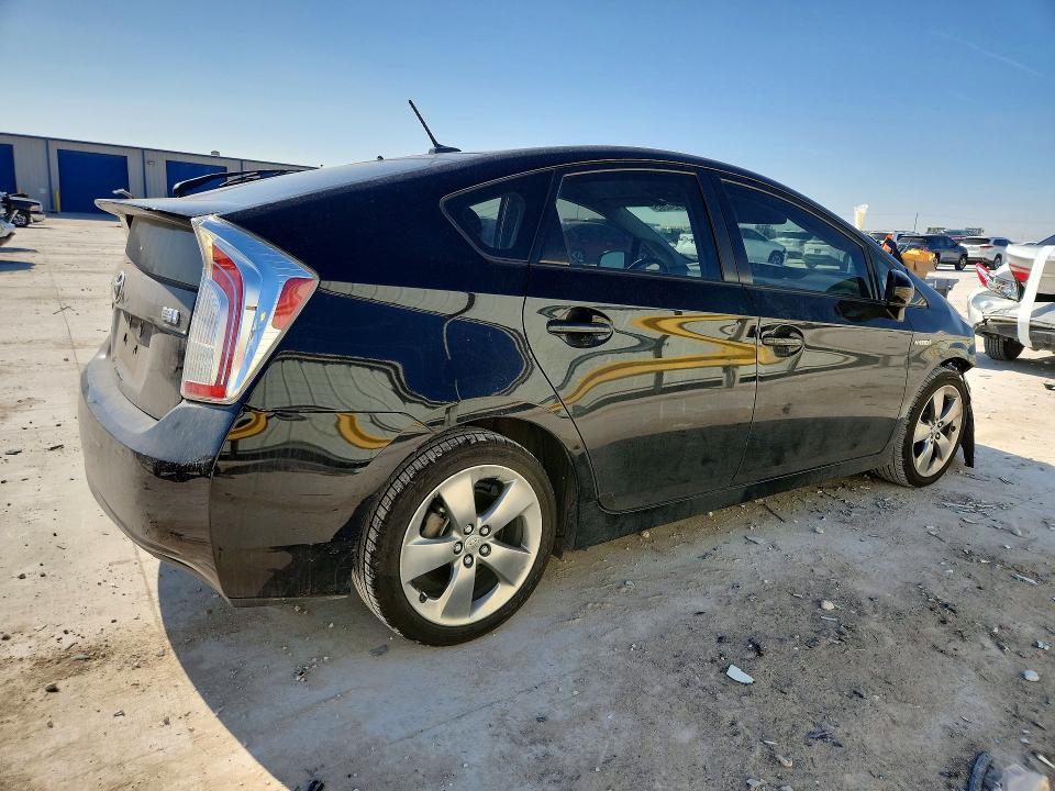 Photo 3 from auction – 2013 TOYOTA PRIUS with VIN JTDKN3DU7D5581126