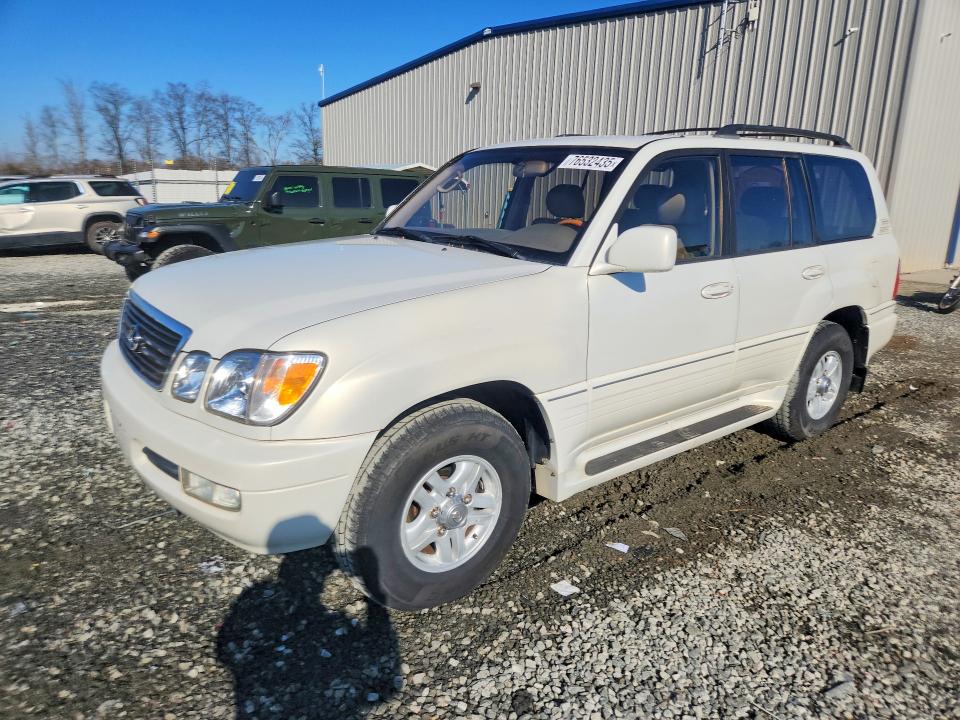 LEXUS LX 2002 with VIN JTJHT00W323516396 - Photo from auction
