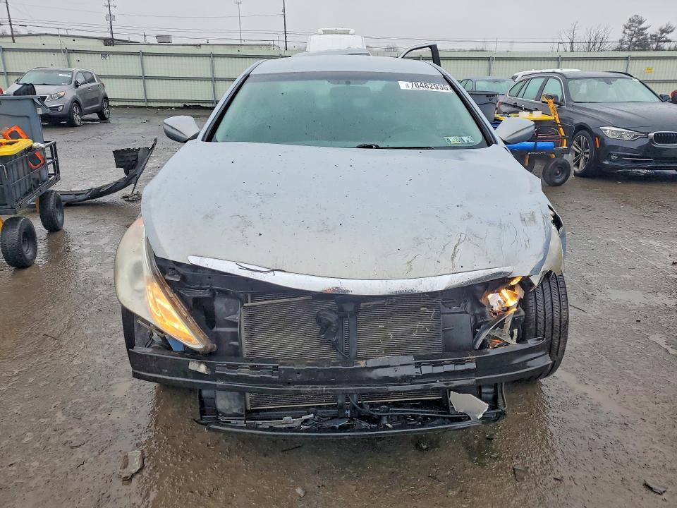 Photo 5 from auction – 2011 HYUNDAI SONATA with VIN 5NPEB4AC0BH226920