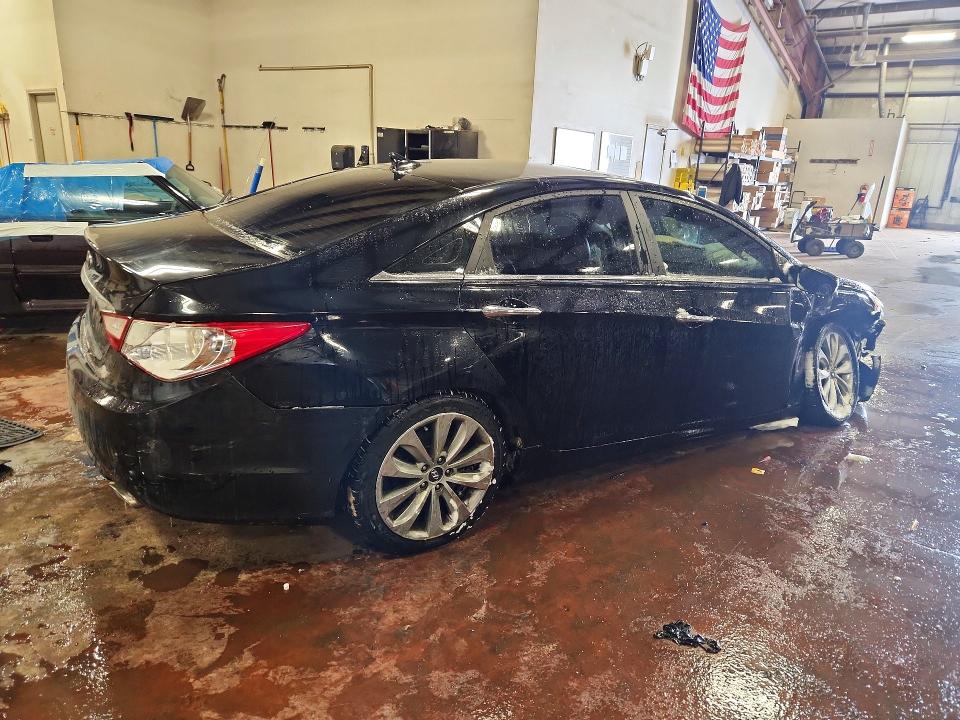 Photo 3 from auction – 2011 HYUNDAI SONATA with VIN 5NPEC4AC3BH129823