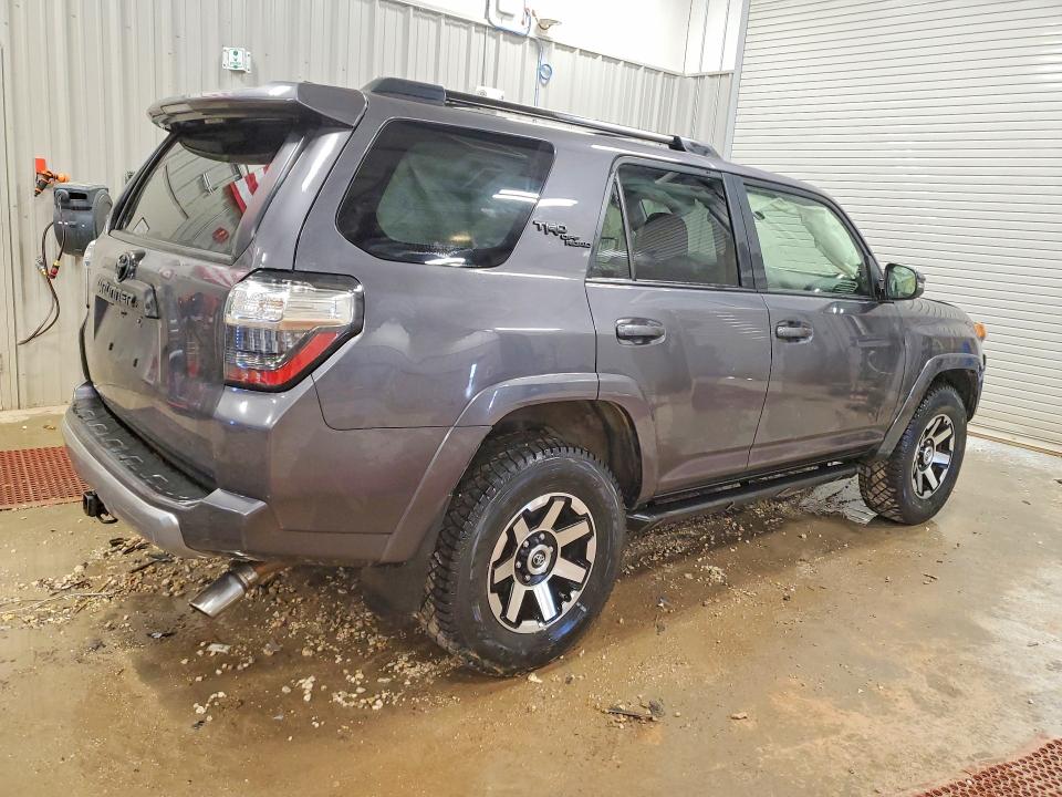 Photo 3 from auction – 2021 TOYOTA 4RUNNER with VIN JTERU5JRXM5910250