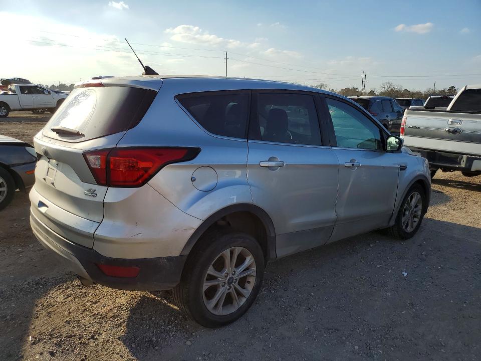 Photo 3 from auction – 2019 FORD ESCAPE with VIN 1FMCU9GD1KUB33422