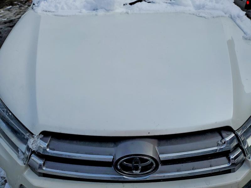 Foto 11 de la subasta – 2018 TOYOTA HIGHLANDER con VIN 5TDDZRFHXJS851715