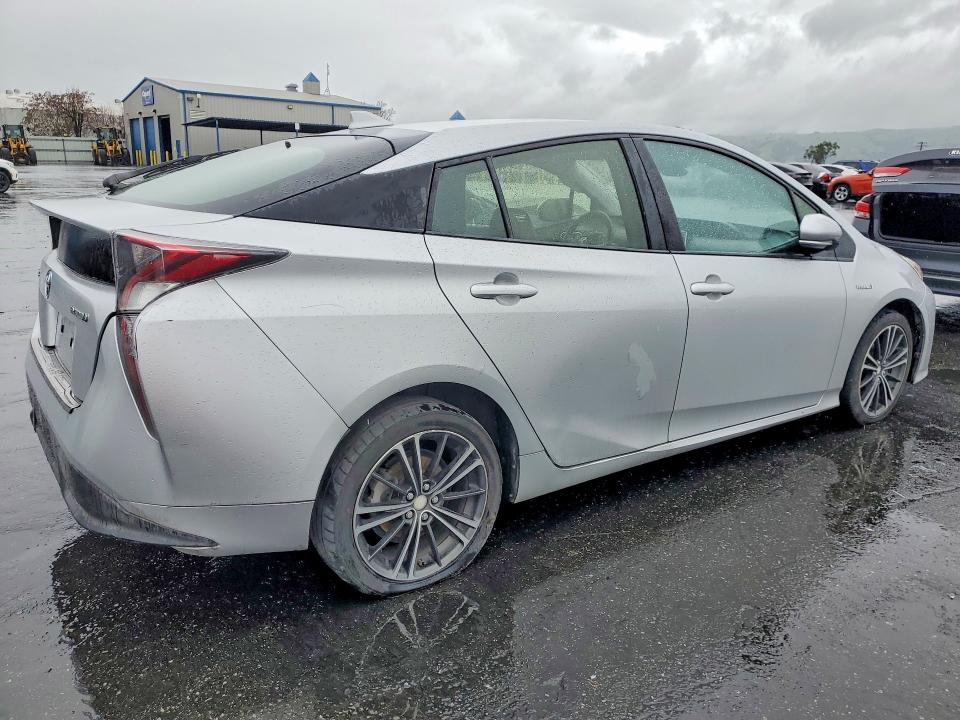 Photo 3 from auction – 2016 TOYOTA PRIUS with VIN JTDKARFU4G3022726
