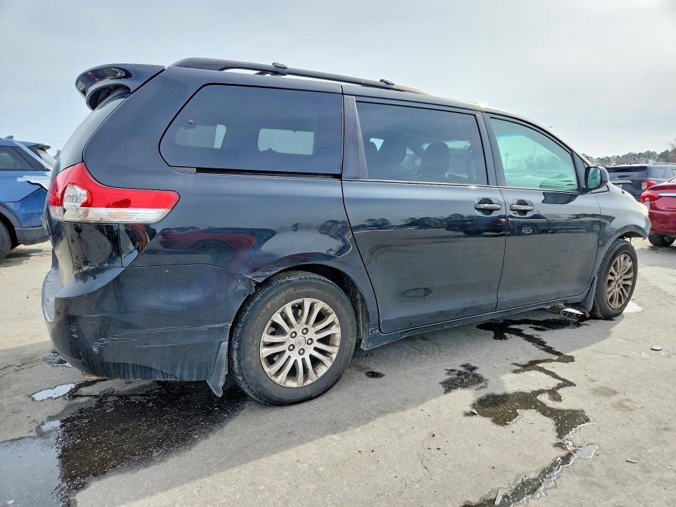 Photo 3 from auction – 2014 TOYOTA SIENNA XLE with VIN 5TDYK3DCXES523498
