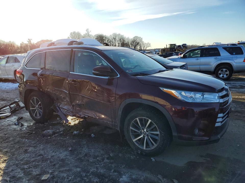 Photo 4 from auction – 2018 TOYOTA HIGHLANDER with VIN 5TDJZRFHXJS899024