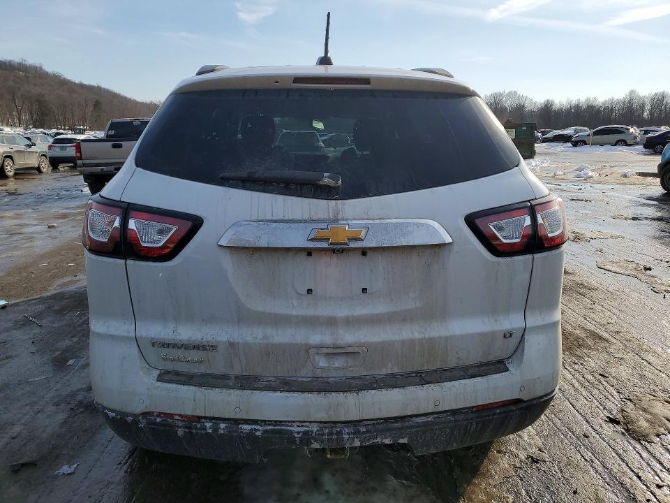 Photo 6 from auction – 2017 CHEVROLET TRAVERSE with VIN 1GNKRGKD0HJ131563