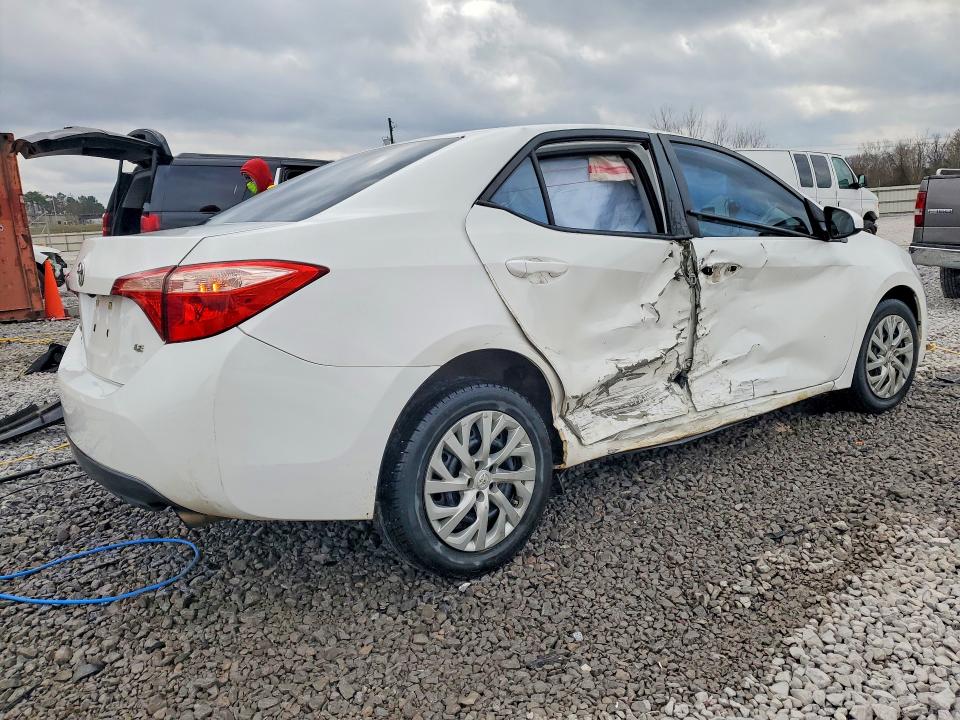 Photo 3 from auction – 2017 TOYOTA COROLLA L with VIN 5YFBURHEXHP713488