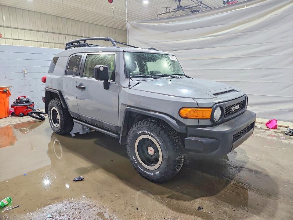 Photo 4 from auction – 2013 TOYOTA FJ CRUISER with VIN JTEBU4BF2DK155676