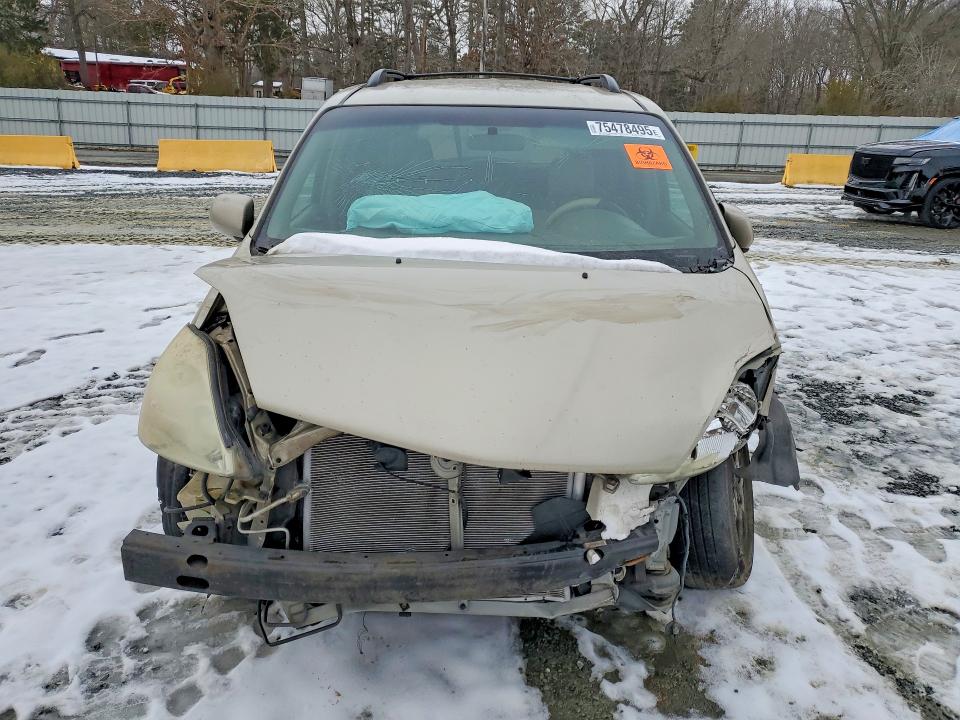 Photo 5 from auction – 2004 TOYOTA SIENNA XLE with VIN 5TDZA22C84S008227