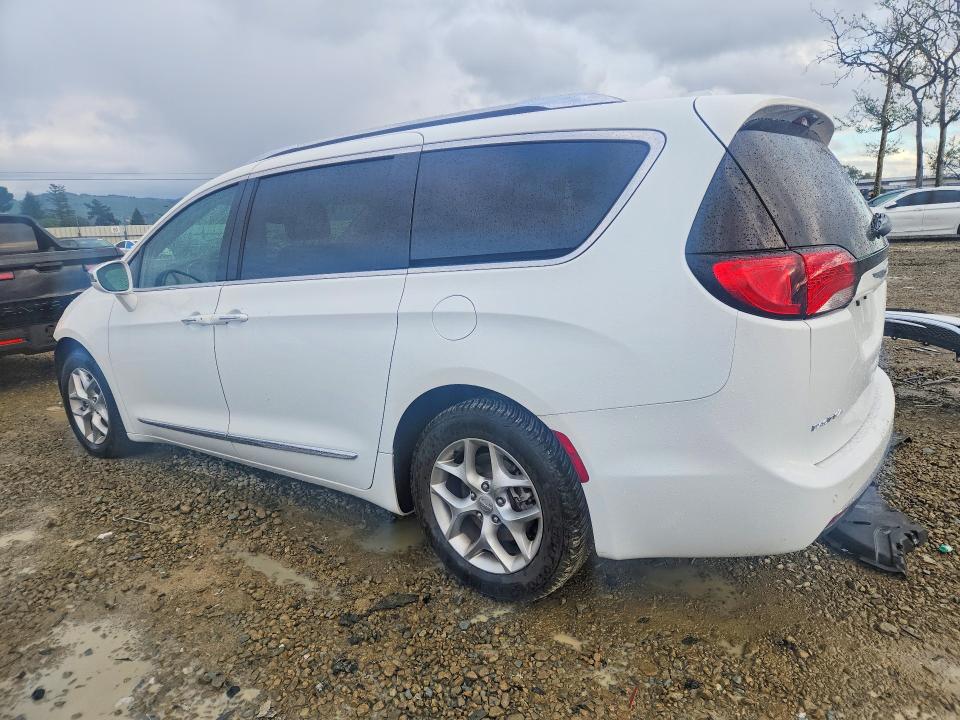 Photo 2 from auction – 2019 CHRYSLER PACIFICA with VIN 2C4RC1GG1KR731052
