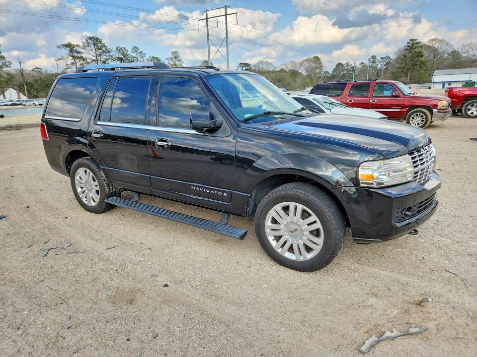 Photo 4 from auction – 2014 LINCOLN NAVIGATOR with VIN 5LMJJ2H5XEEL03111