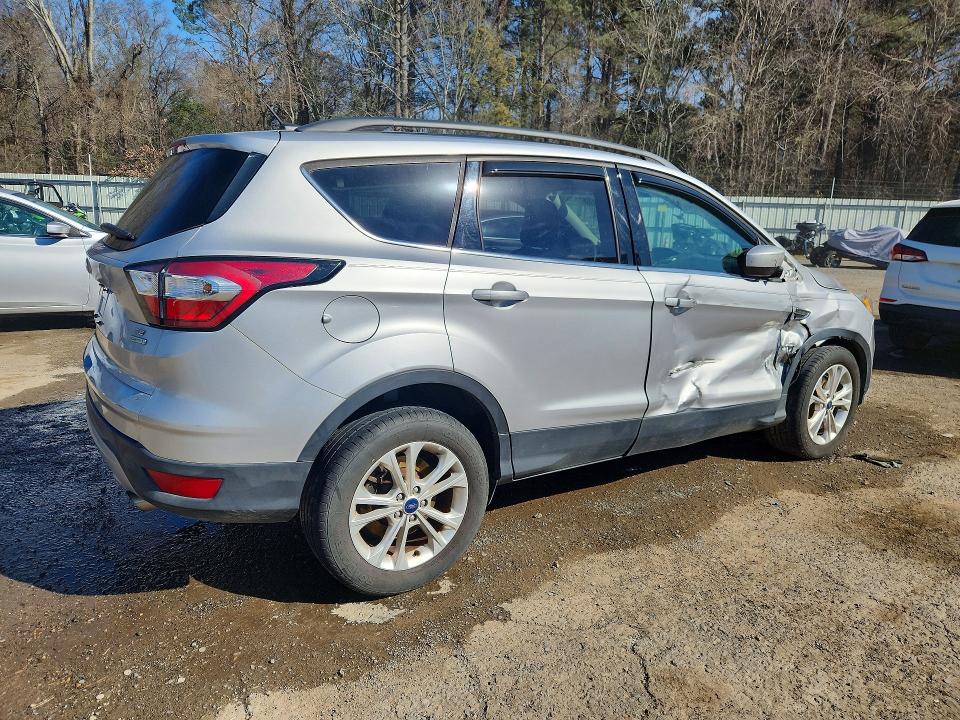 Photo 3 from auction – 2018 FORD ESCAPE with VIN 1FMCU0GD2JUA12263