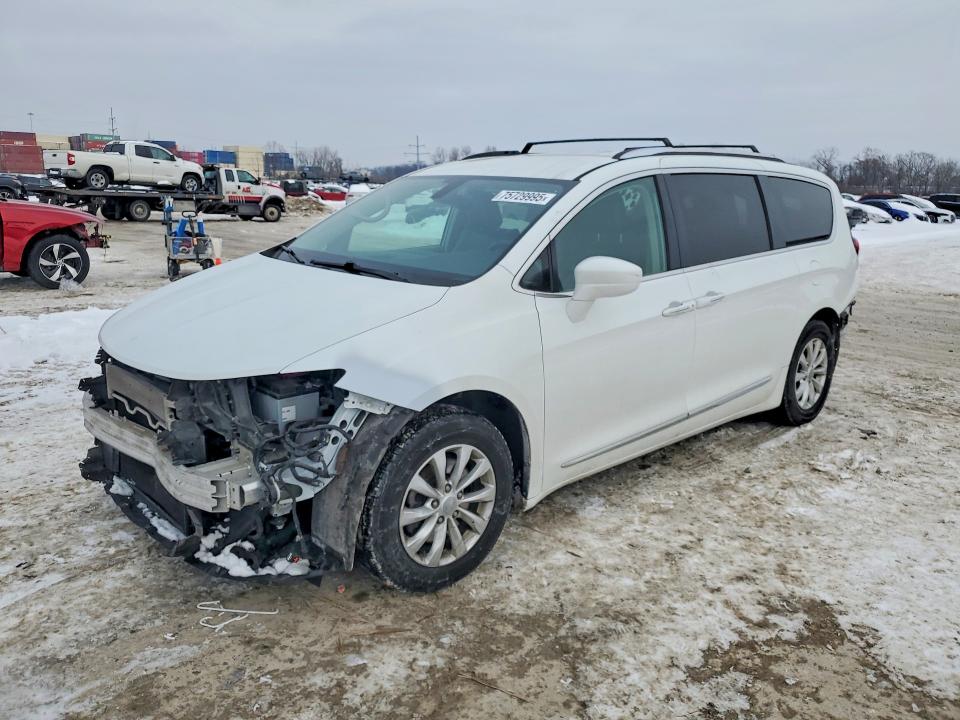 CHRYSLER PACIFICA 2019 with VIN 2C4RC1BG9KR673179 - Photo from auction