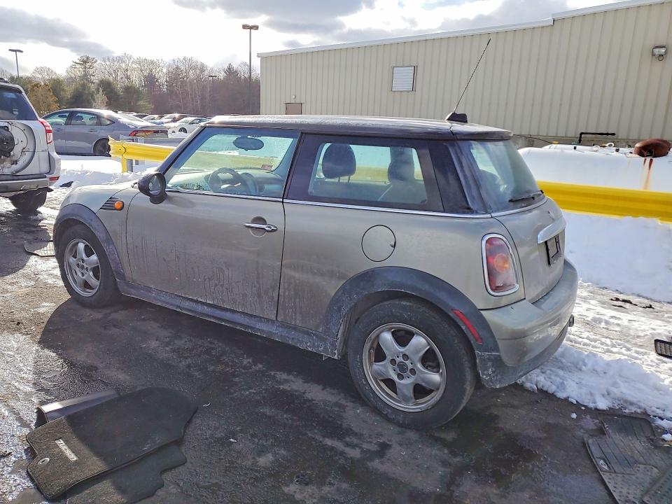 Photo 2 from auction – 2009 MINI COOPER with VIN WMWMF335X9TU70716