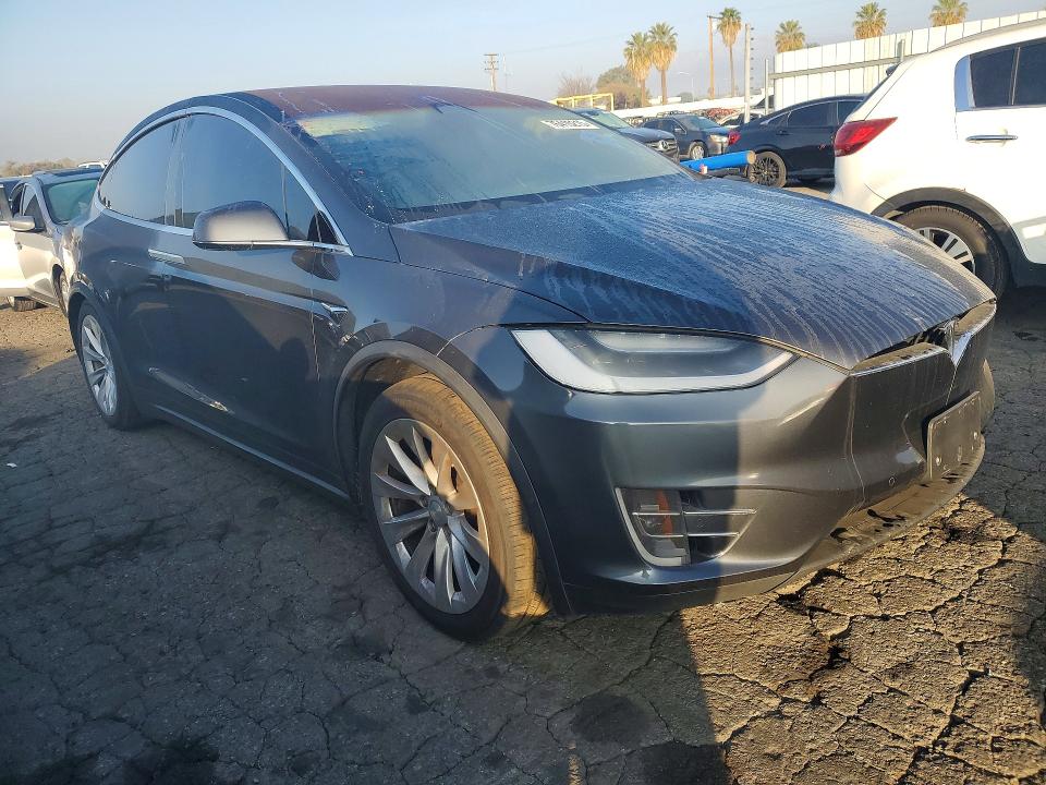 Photo 4 from auction – 2018 TESLA MODEL X with VIN 5YJXCBE20JF119911