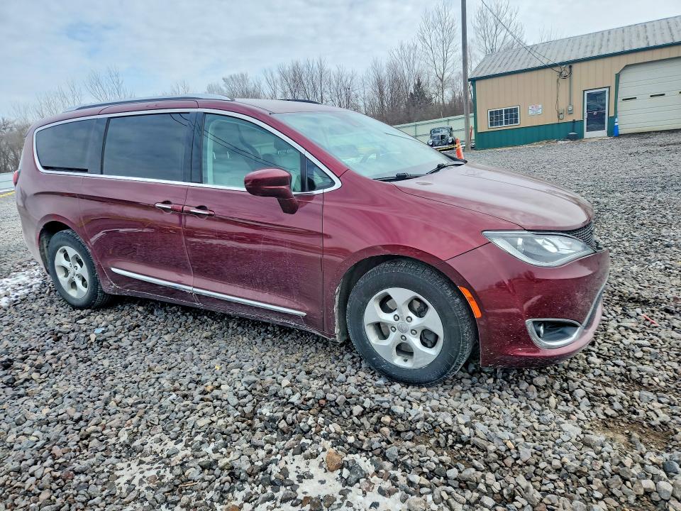 Photo 4 from auction – 2017 CHRYSLER PACIFICA with VIN 2C4RC1EG3HR528403