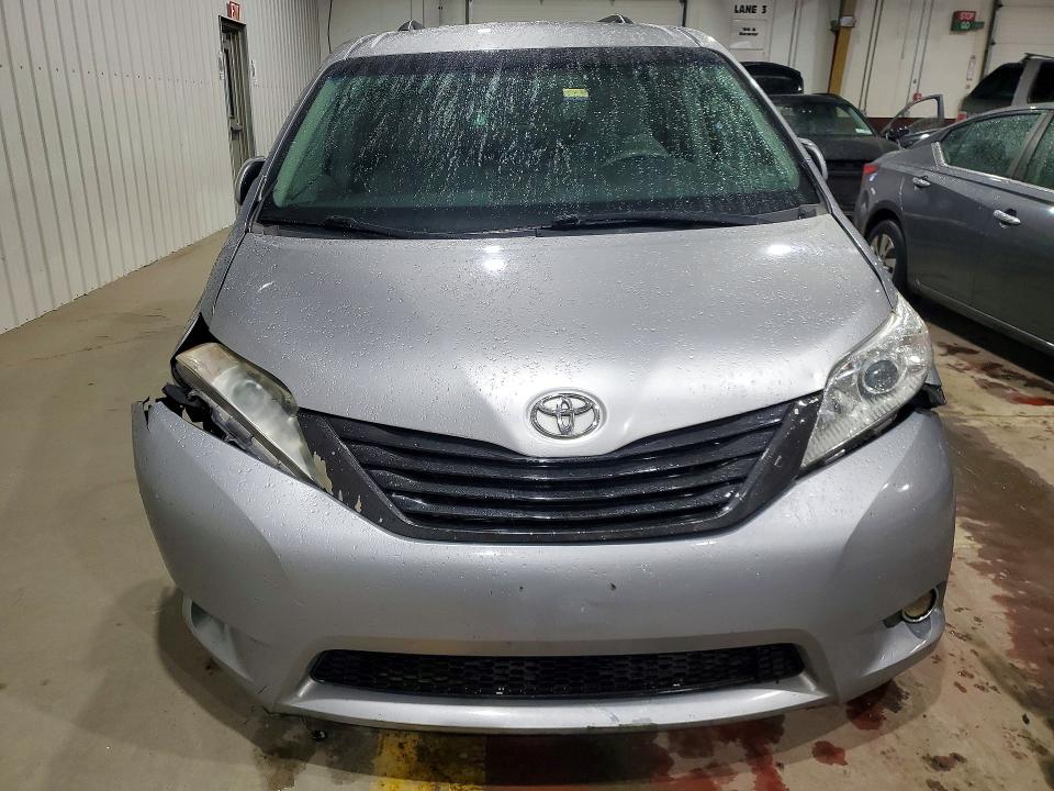 Photo 5 from auction – 2011 TOYOTA SIENNA with VIN 5TDKK3DC2BS029010