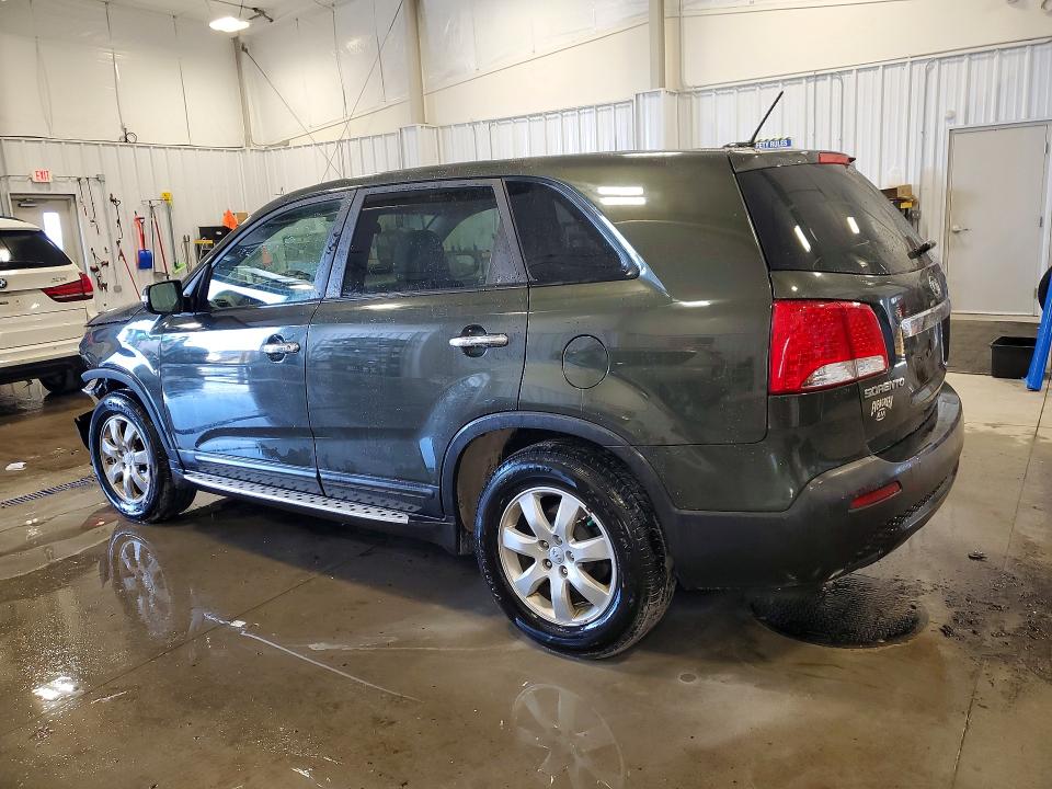 Photo 2 from auction – 2013 KIA SORENTO LX with VIN 5XYKT4A13DG320718
