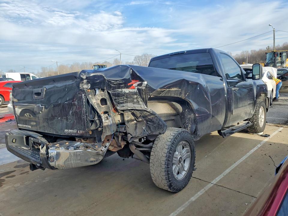 Photo 3 from auction – 2011 CHEVROLET SILVERADO with VIN 1GCNKSE03BZ370913