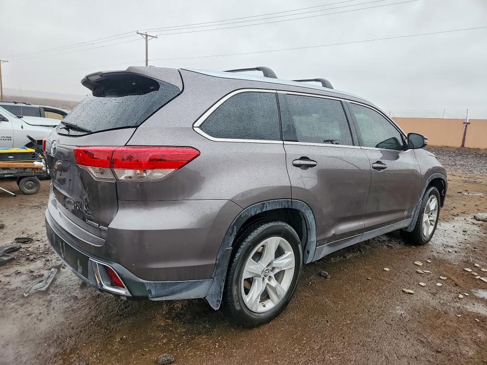 Photo 3 from auction – 2019 TOYOTA HIGHLANDER with VIN 5TDDZRFHXKS943795