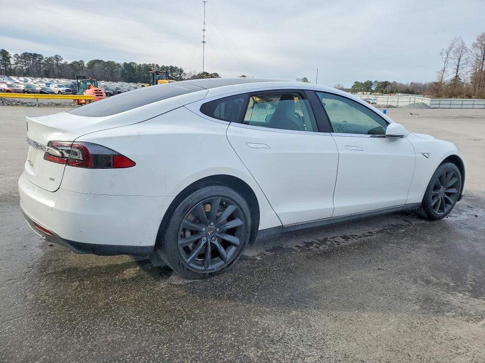 Photo 3 from auction – 2014 TESLA MODEL S with VIN 5YJSA1S10EFP31893