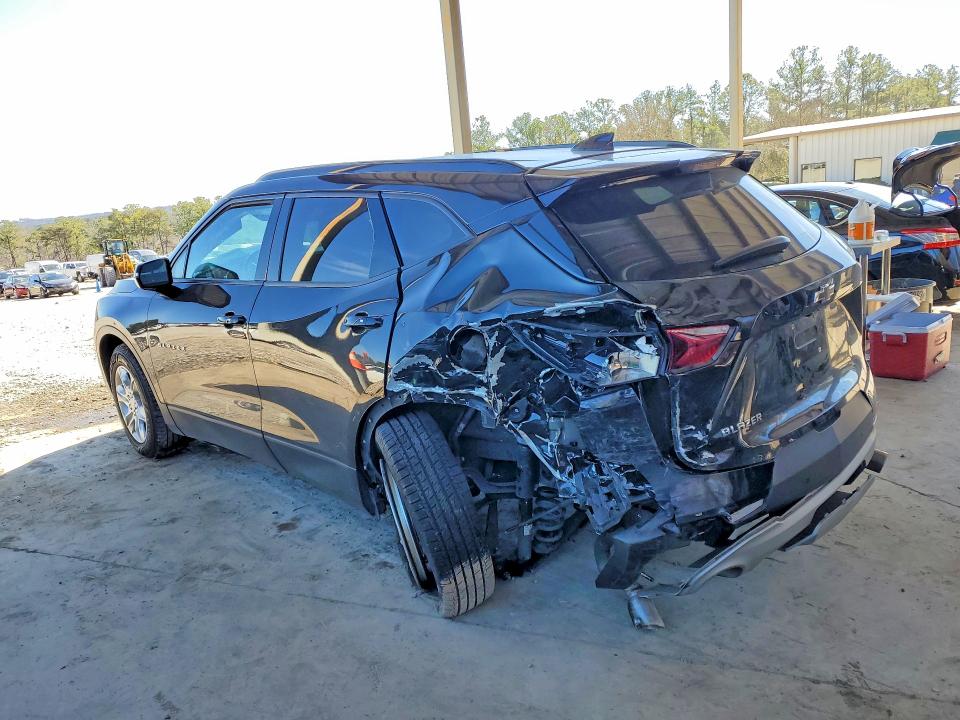 Photo 2 from auction – 2021 CHEVROLET BLAZER with VIN 3GNKBDRS5MS533899