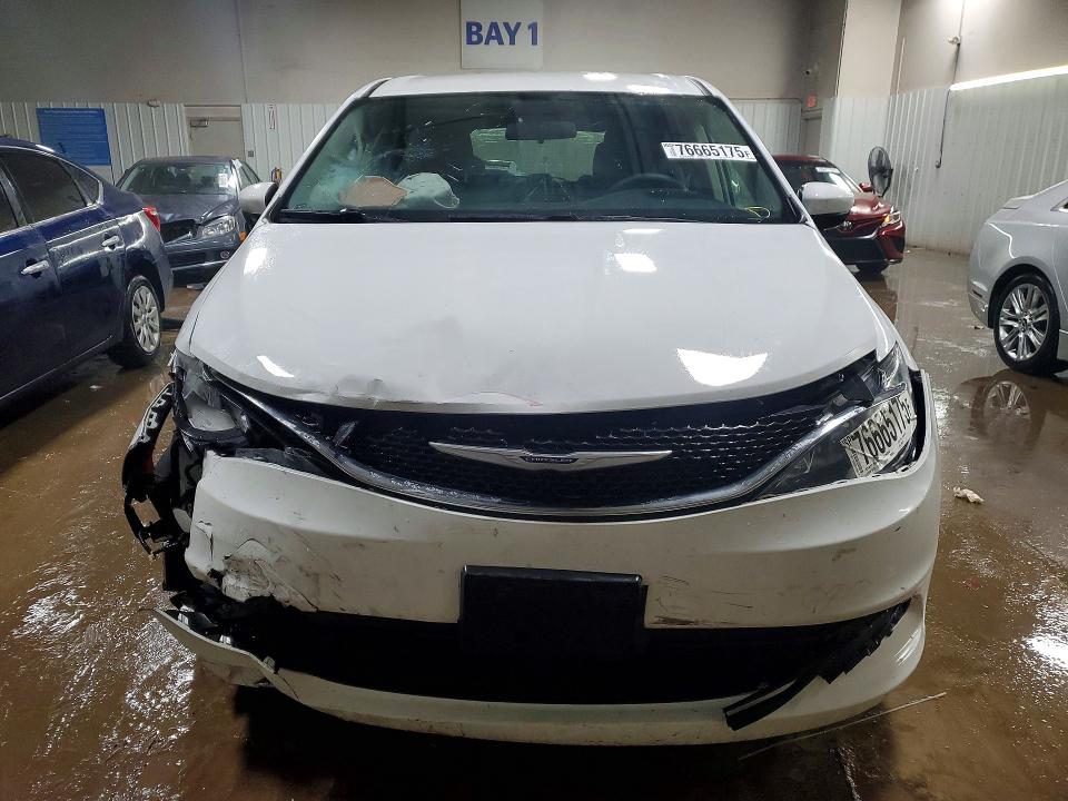 Photo 5 from auction – 2018 CHRYSLER PACIFICA L with VIN 2C4RC1CG2JR194728