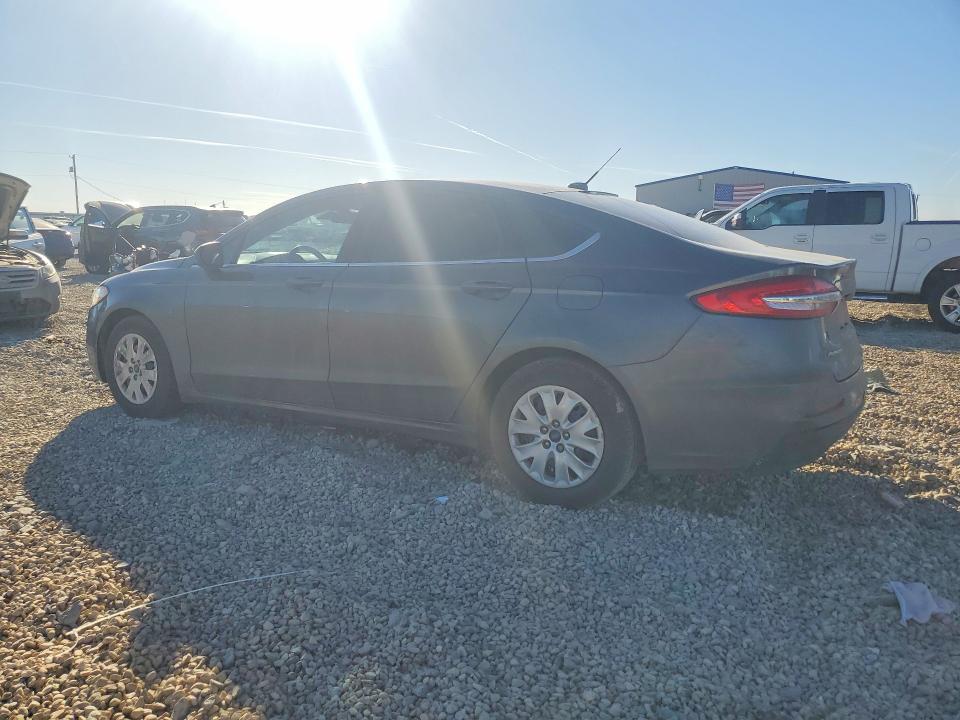 Photo 2 from auction – 2019 FORD FUSION S with VIN 3FA6P0G73KR282930