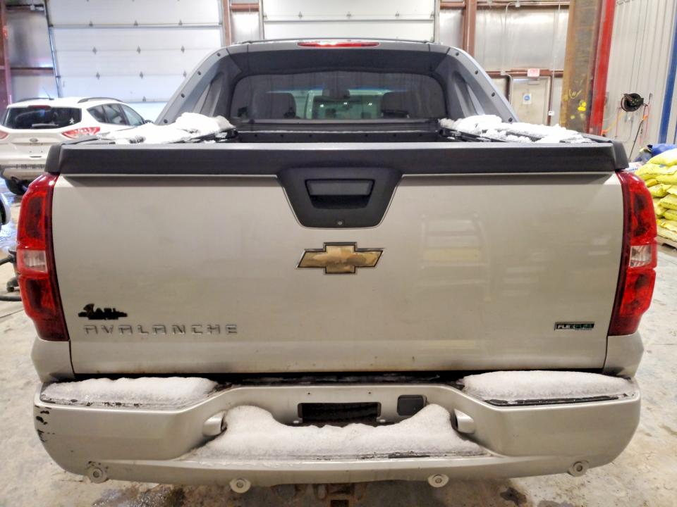 Photo 6 from auction – 2011 CHEVROLET AVALANCHE with VIN 3GNTKFE37BG133177