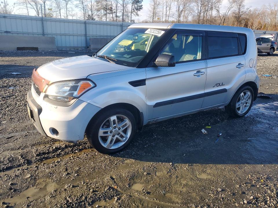 KIA SOUL + 2011 with VIN KNDJT2A24B7705272 - Photo from auction