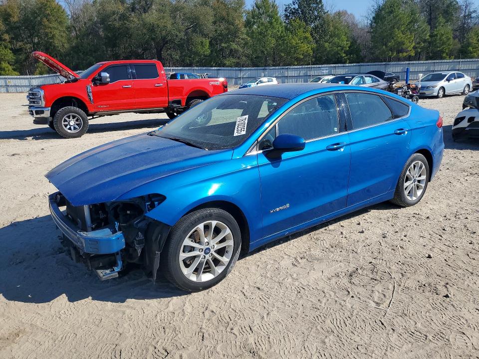 FORD FUSION 2019 with VIN 3FA6P0LU3KR112630 - Photo from auction