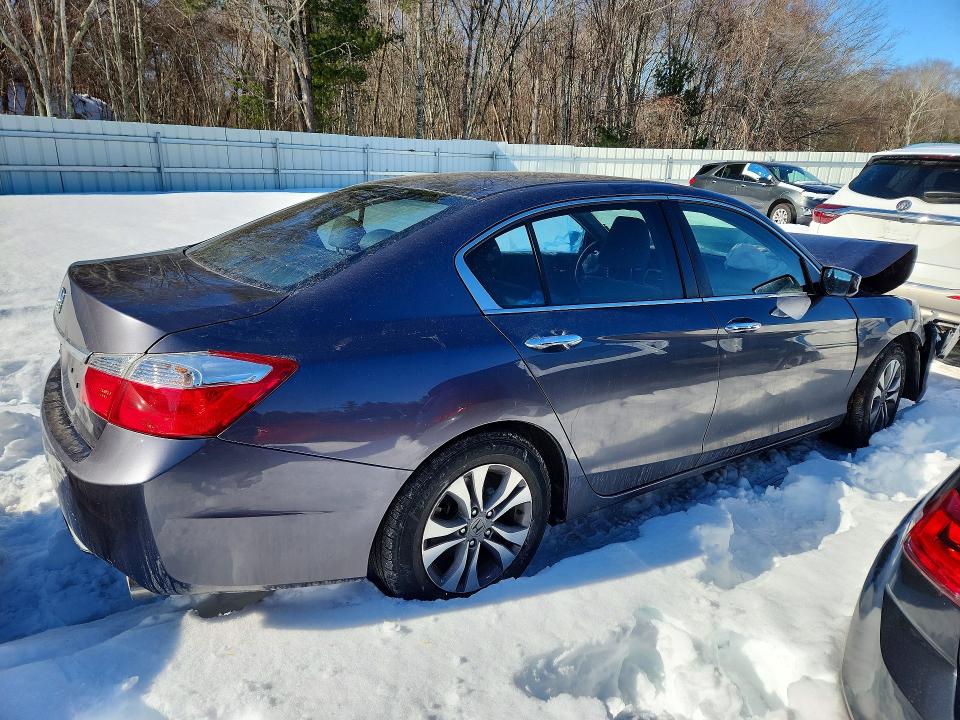 Photo 3 from auction – 2015 HONDA ACCORD with VIN 1HGCR2F39FA231841